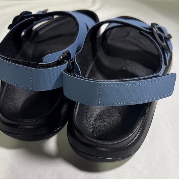 Birkenstock women’s 
Dual-Tone Sandal - Picture 5 of 11